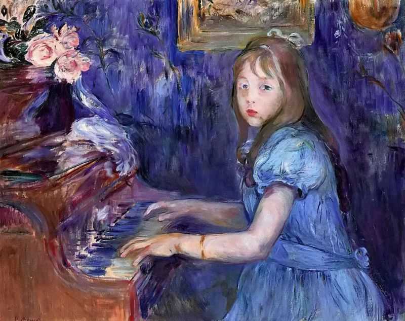 Lucie Leon at the Piano