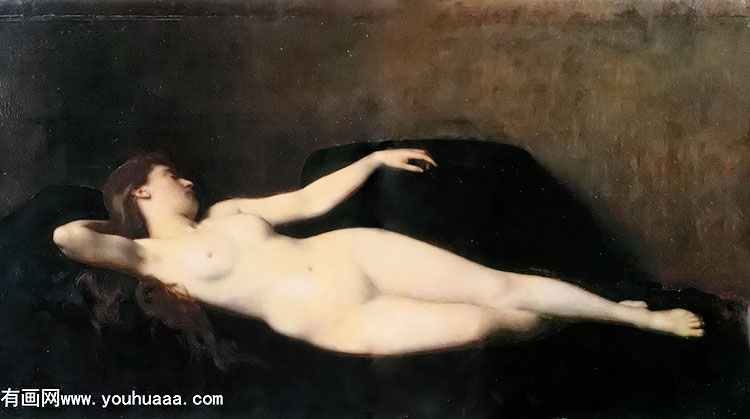 donna sul divano nero